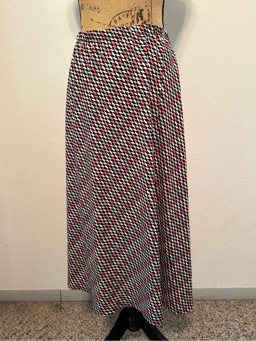 Midi Fit and flare Geometric print skirt size small